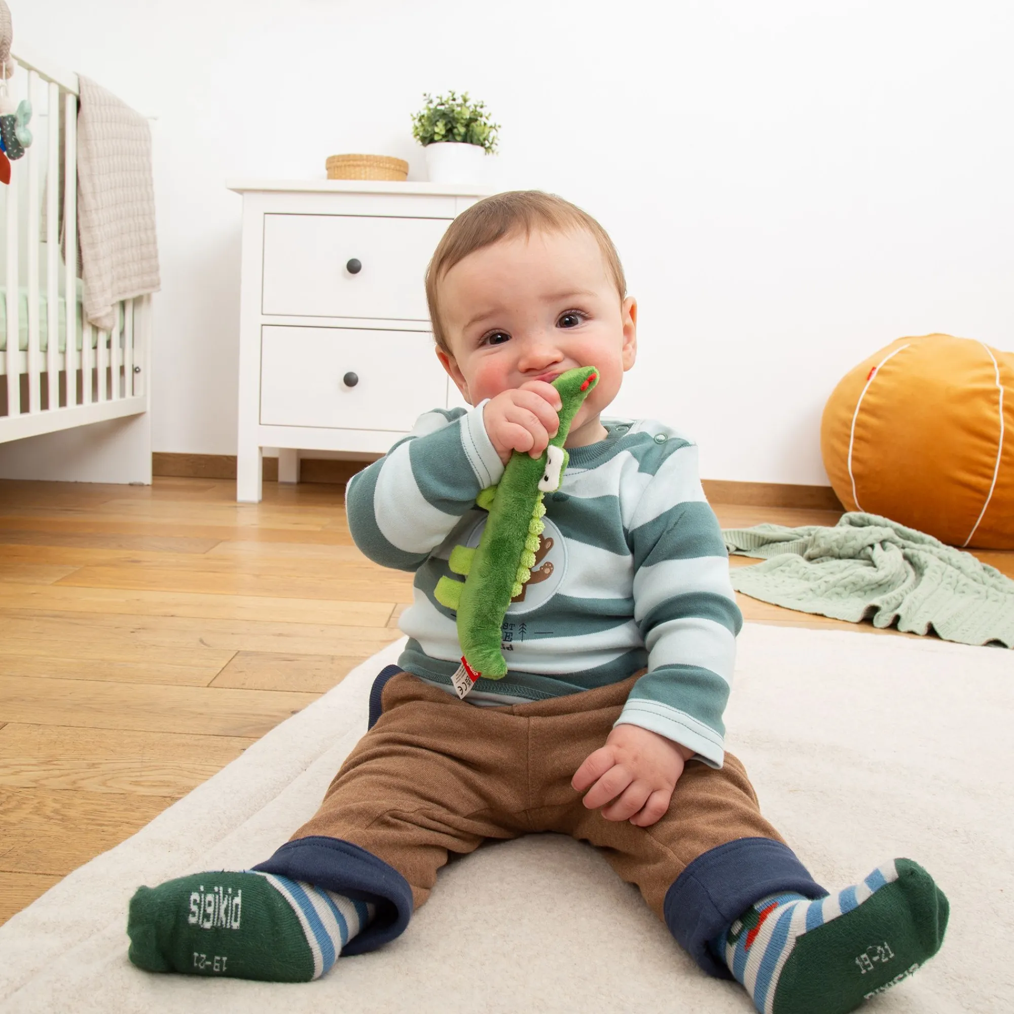 Sigikid Babyspielzeug|Rassel Krokodil, Red Stars